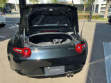 独立型トランク。2人分の荷物をしっかりと載せられること。それは「2シーターのオープンスポーツカー、マツダロードスター」であるために、初代からのゆずれない価値なのです。