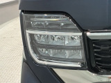 LEDヘッドライトは、点灯の瞬間から最大光量を発揮し、突然暗くなるトンネルなどでの安定感を高めます。