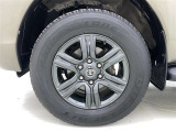 純正アルミホイールが車の雰囲気を引き立てますね!