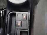 VSC(Vehicle Stability Control)付です。 横滑りを防止する装置です。 万が一の時に作動する、安全のための装置です。