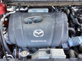 「SKYACTIV-G(ガソリン)」は、規格外の高圧縮を実現し、世界のエンジン技術者に驚きを与えました。さらに、それを維持したままノッキングの発生を抑え、熱効率を向上、走りにも寄与したエンジンです。