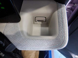 運転席の近くにドリンクホルダーがあるのでとても便利です。