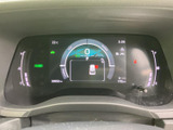 視認性の高いメーターで、運転に必要な情報を的確に把握できます。運転に集中できる環境が、より安全なドライブをサポートします。
