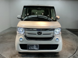 フロントマスクは個性もいっぱい! 人気の車です。