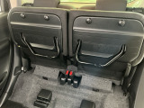 リアシート座面を持ち上げると、背の高い荷物を積むのに便利なトールモードに変身します!多彩なシートアレンジで使い勝手良好!