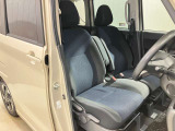 【運転席・助手席転席】運転席の足もともゆったりで長距離ドライブでも快適に★