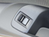 運転席の中からでもトランクを開けることができます!