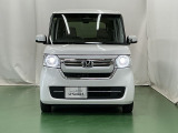 LEDヘッドライトを装備しています。LEDヘッドライトはとても明るく、雨の日や夜間走行も安全・安心です。オートライトコントロール付きで周囲の明るさに応じて自動で点灯・消灯します