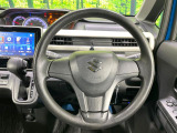 インテリアに合わせたデザインのステアリングは、運転される方のことも考え、運転しやすい形状、大きさです。是非一度、実際に触ってお確かめください。