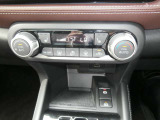 「オートエアコン」が付いています。1年中快適な室内を提供!車内温度を設定すると、風量を自動で調節してくれます。