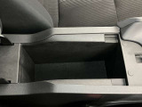 センターコンソールの中にも収納スペース!運転席周りをすっきり保てます!