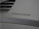 ◆助手席エアバッグ◆SRSエアバッグは、シートベルトだけでは防ぎきれない衝突時の衝撃から乗員を守るための安全装置。衝突時に瞬時に膨らみ、頭部や胸部がダッシュボードに直接衝突するのを防ぎます。