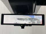 【インテリジェント ルームミラー】車両後方のカメラ映像をミラー面に映し出すので、車内の状況や、天候などに影響されずいつでもクリアな後方視界が得られます!