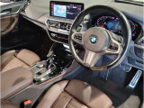 ☆センターパネルを運転席側に僅かに傾けたBMW独特のインパネ☆【駆け抜ける歓び】はここからもスタートしております☆