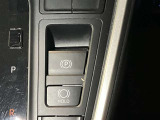 電動パーキングブレーキ&ブレーキホールド☆HOLDスイッチを押しシステムONの状態にしておくことで渋滞や信号待ちなどでブレーキを踏んで停止した時保持してくれる。