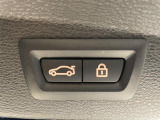 【パワーゲート】電動パワーゲートです。開閉がボタン1つで開け閉め行えます。また、状況に応じてのトランクハッチ開閉量を簡単に設定可能です。スマートオープナーも便利な機能です。ぜひお試しください。
