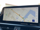 地図が大きく表示され、現在地や周辺の道路を画面上で確認しやすい仕様です。目的地までのルート確認や初めて訪れる場所へのお出かけにも便利で、日常の移動をサポートしてくれます。
