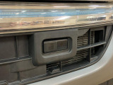 赤外線カメラを搭載しており、安全運転をサポートする装備も備えています。