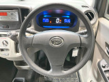インテリアに合わせたデザインのステアリングは、運転される方のことも考え、運転しやすい形状、大きさです。是非一度、実際に触ってお確かめください。