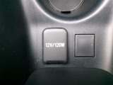 アクセサリーソケットを装備しています。DC12V/120Wの電源として使用可能です。