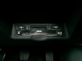 ETC車載器を装備しています。高速道路の料金所もストレスなく通行できます。すっきりとしたビルトインタイプですよ。