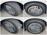 タイヤ4本それぞれの写真です。185/60R16タイヤ&フルホイールカバー装着