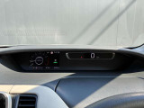セレナのスピードメーターです。 左側のディスプレイにはお車の情報を表示してくれます。