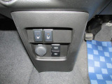 運転席、助手席には冬場に快適、シートヒーターが付いてます。