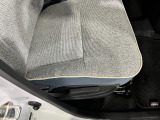 痛みの出やすい運転席シートの角、フロアマット、座面、ともに良好です