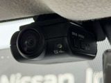 【ドライブレコーダー/車室内】車室内カメラによる車内および車側面の撮影記録が駐車時の安心を高めるとともに、走行中の幅寄せ対策や後方撮影(リヤガラス越し)にも対応しています。