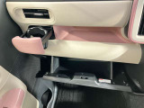 【グローブボックス】容器がせり出してくるバケットタイプ!一目で中身を把握でき、取り出しやすさにも優れます!