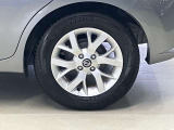 かっこいいデザインの純正アルミホイール!