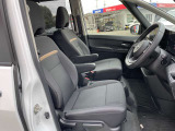 適度なホールド感と快適な座り心地の運転席シートまわり!