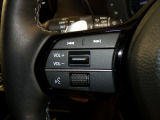 【ステアリングリモコン】ステアリングにオーディオ調節可能なスイッチが装備されていますので運転中でも視線をそらさずにオーディオの調節が可能です!