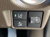 路外逸脱抑制機能、衝突軽減ブレーキを搭載。走行中の車線逸脱防止と前方衝突リスク低減をサポートする安心の安全装備です。