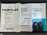 スマートキーは鍵をバッグに入れたままでもドアロックの開閉やエンジンのON・OFFができます。夜間や雨の日も鍵を探さなくて良いので便利です。