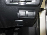 車内から操作できるパワーバックドアスイッチです。
