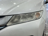 LEDヘッドライトは、点灯の瞬間から最大光量を発揮し、突然暗くなるトンネルなどでの安定感を高めます。