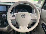 インテリアに合わせたデザインのステアリングは、運転される方のことも考え、運転しやすい形状、大きさです。是非一度、実際に触ってお確かめください。