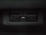 ETCは運転席の下側に装備されています