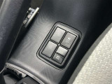 ビークルスタビリティコントロール、いわゆる横滑り防止装置です。ABSと連携し、高いレベルでの安全走行が可能となっております。装置に頼らず、安全運転を心がけましょう。