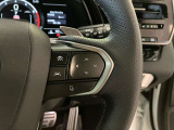 ミリ波レーダーとカメラを組み合わせたLEXUS Safety System。長距離の高速走行が快適になる、全車速追従型のレーダークルーズコントロールに対応しています。