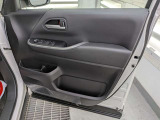 パワーウィンドウのスイッチですよ。運転席に居ながら窓を開け閉めのコントロールできます。