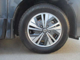 おしゃれは足元から。日産純正のアルミホイールで足元すっきり。タイヤサイズは195/65R15になります