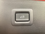 パワーリフトゲートは運転席とリフトゲート側、さらにアドバンストキーでも開閉が可能!開度は無段階にメモリー設定もできます。ゲート内側にタッチセンサーを配置し、手などを挟み込む危険を低減します。
