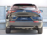 CX-30のエクステリアデザインは、明確なラインを使わず、面の動きのみで表現。アートとしての美しさと生命感を感じさせるデザインを創生しています