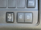 両側スライドドアはオート機能付き。運転席からも開閉可能です。