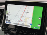 現在地周辺の道路や施設が地図上に表示され、縮尺や案内情報も確認できます。目的地までの道順を把握しやすく、初めて訪れる場所へのお出かけにも役立つ装備です。
