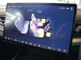 シートヒーターとシートベンチレーションが前席に装備されています ドアミラーのヒーターとステアリングヒーターもタッチパネルにて操作します