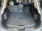 後部座席のシートアレンジでお荷物を載せる時に活躍します!左右片方ずつ倒すことも可能で色んなシーンで大活躍♪折り畳み自転車を載せている方もいらっしゃいます☆